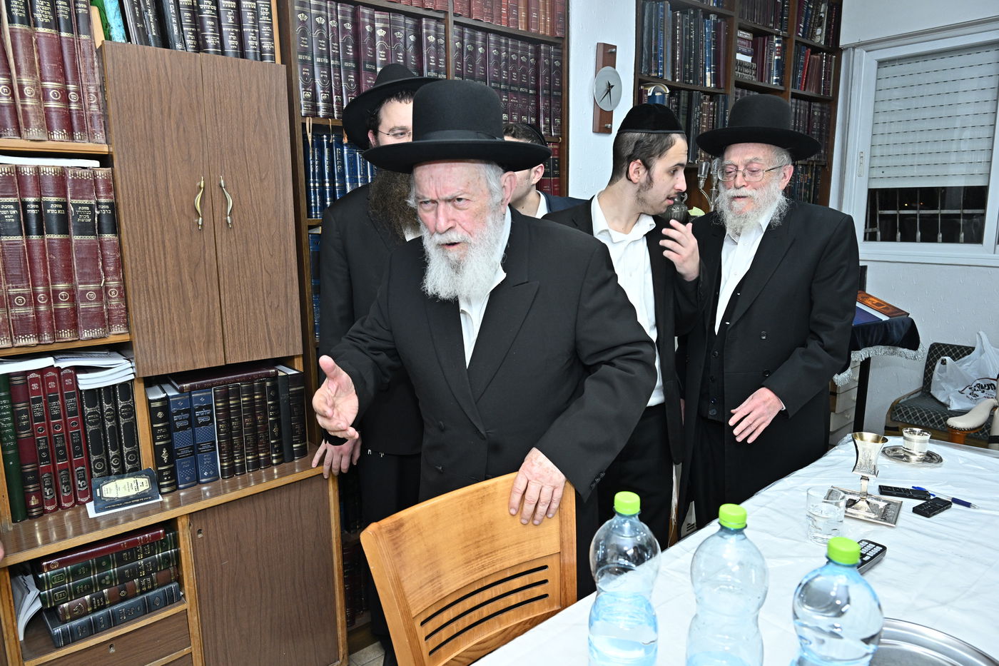 הגר"י זילברשטיין בביקור אצל גיסו הגאון רבי בנימין דוד אלישיב 