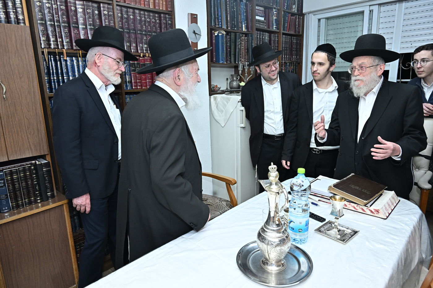 הגר"י זילברשטיין בביקור אצל גיסו הגאון רבי בנימין דוד אלישיב 