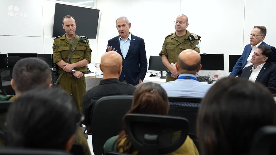 ראש הממשלה עם מזכירו הצבאי רומן גופמן 