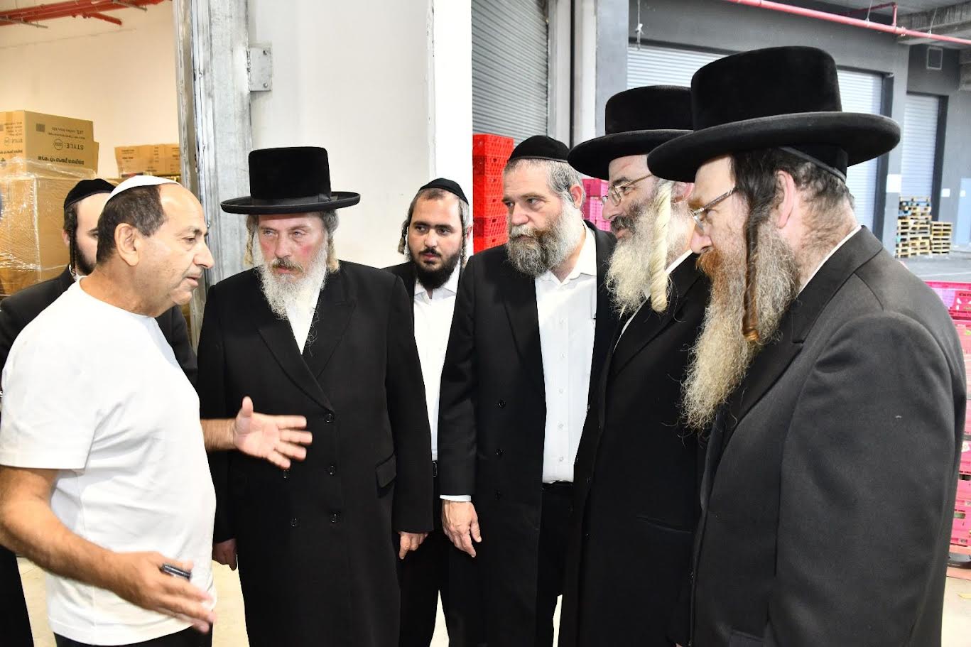 התרגשות שיא בנתניה בפתיחת סניף מהדרין של רמי לוי