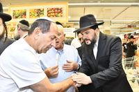 רבנים ואישי ציבור באו לברך את רמי לוי על המהלך פורץ הדרך