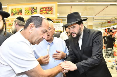 רבנים ואישי ציבור באו לברך את רמי לוי על המהלך פורץ הדרך