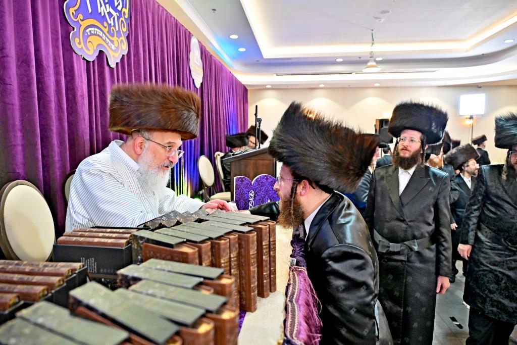 דינר לטובת בניית בנין בית החינוך לבנות משבצות זהב – בית שמש