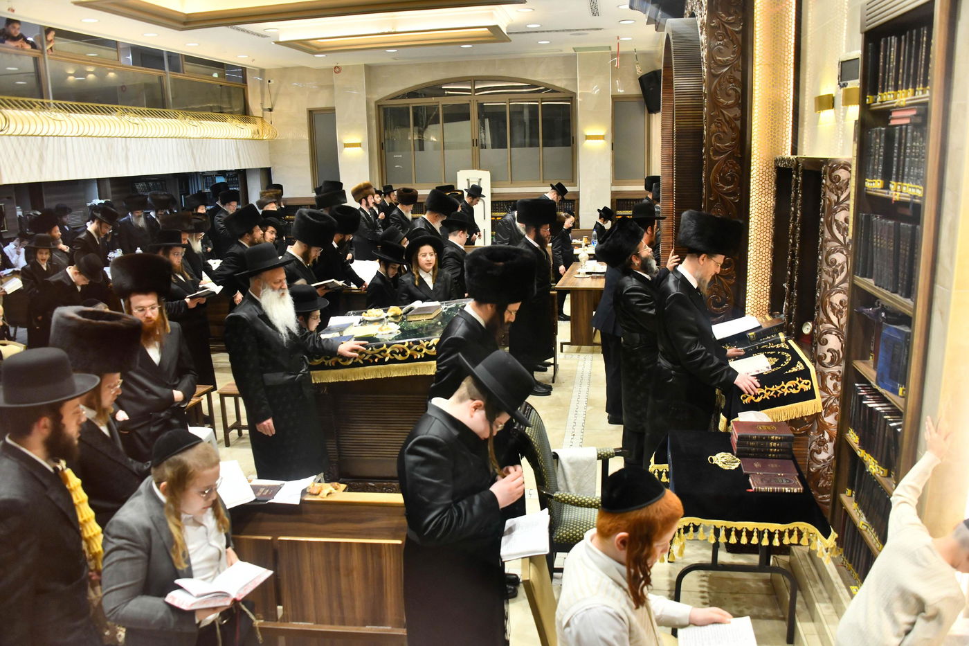 האדמו"ר מאלכסנדר ארה"ב במוצשב"ק בב"ב