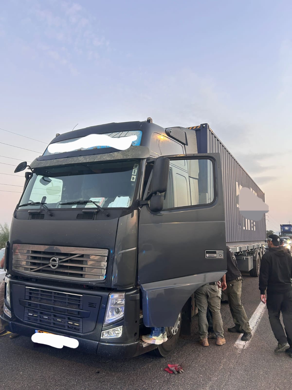 מעצר המכולות על ידי כוחות המשטרה