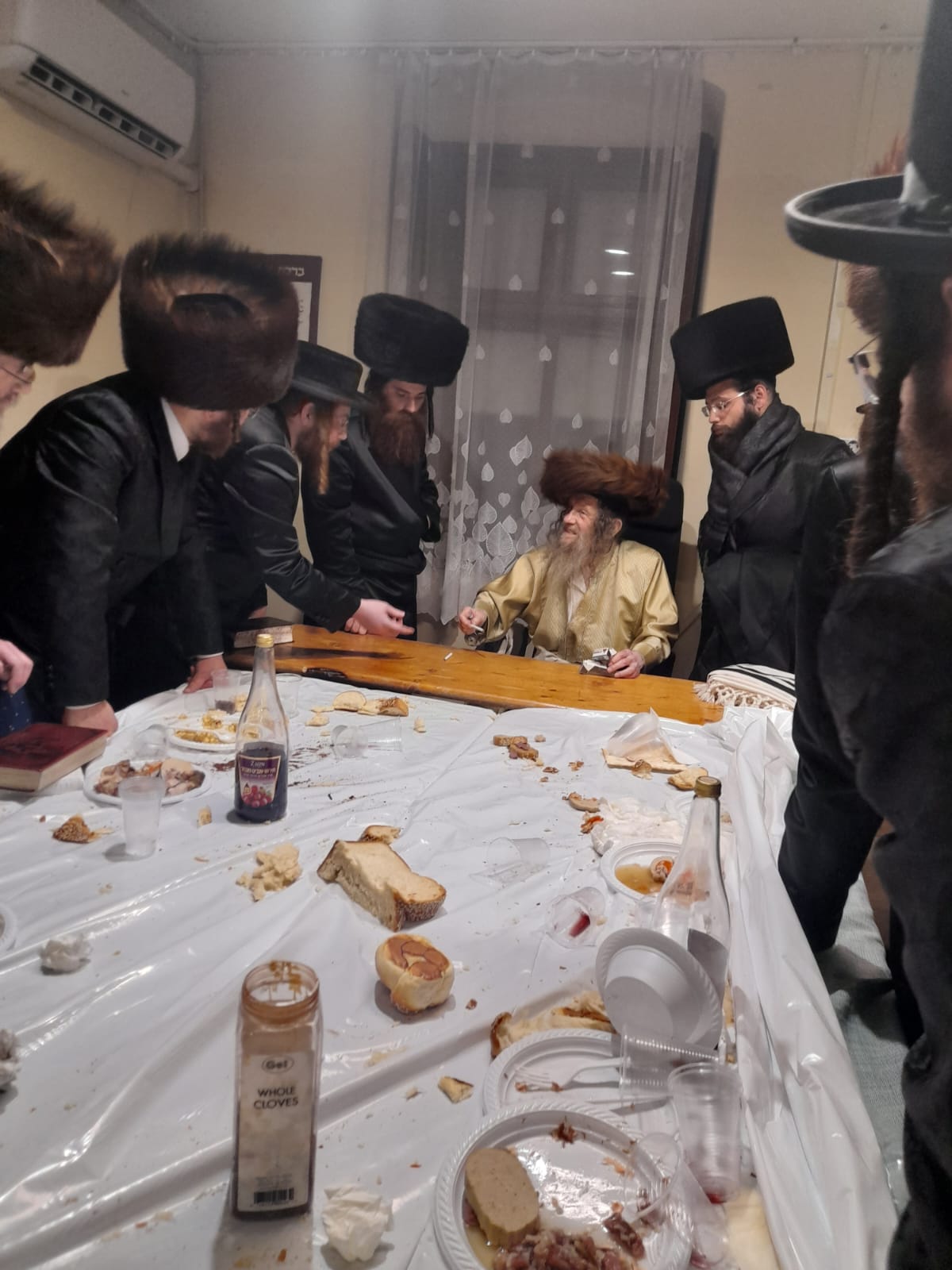 האדמו"ר מלעלוב ניקלשבורג בקרעסטיר