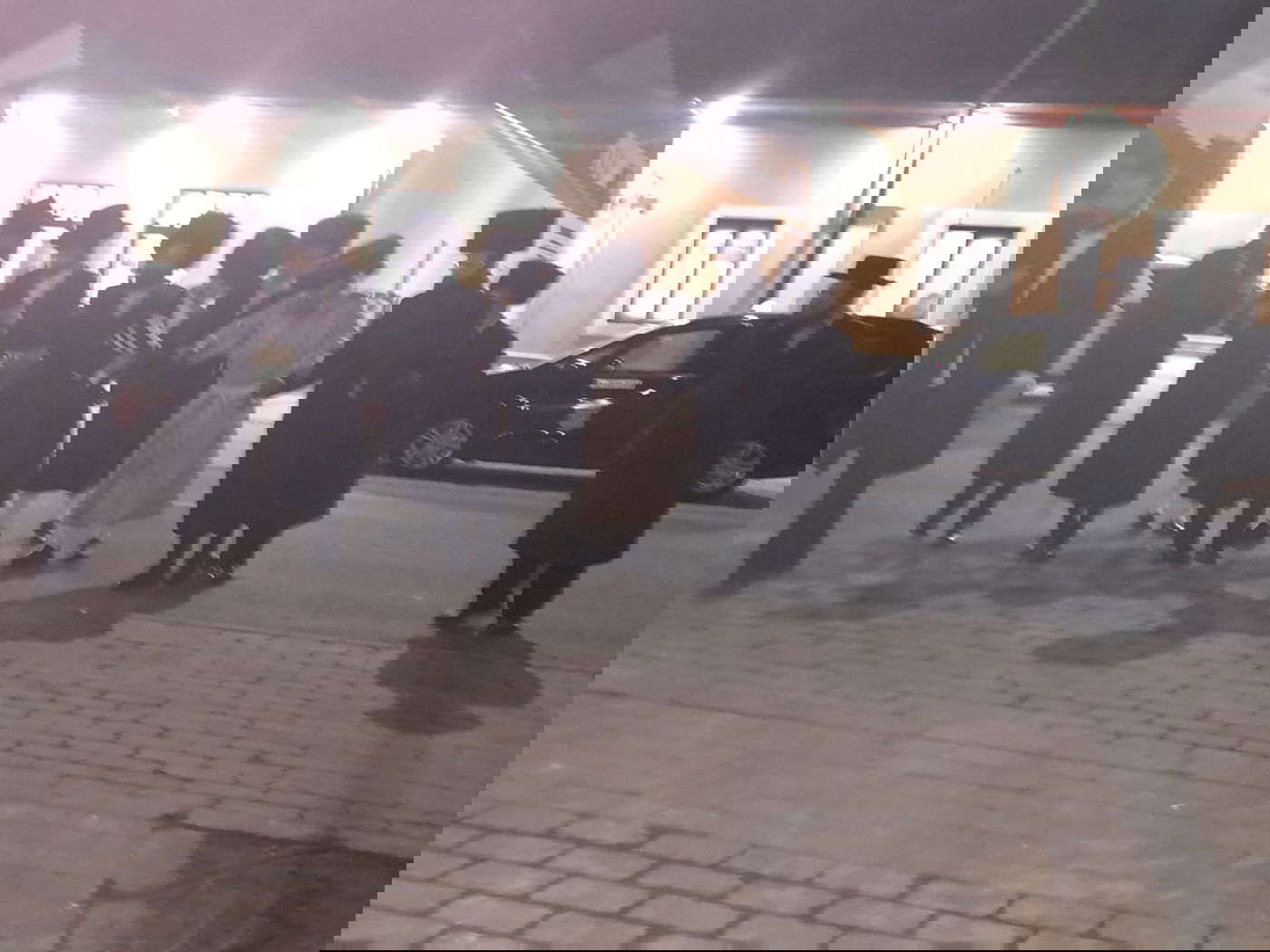 האדמו"ר מלעלוב ניקלשבורג בקרעסטיר