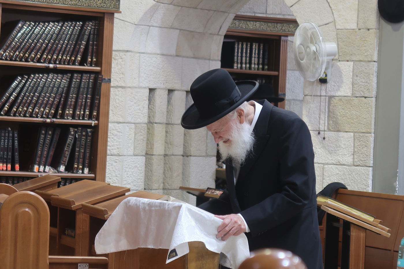  מוצאי שב"ק אצל הגאון רבי שמואל בצלאל