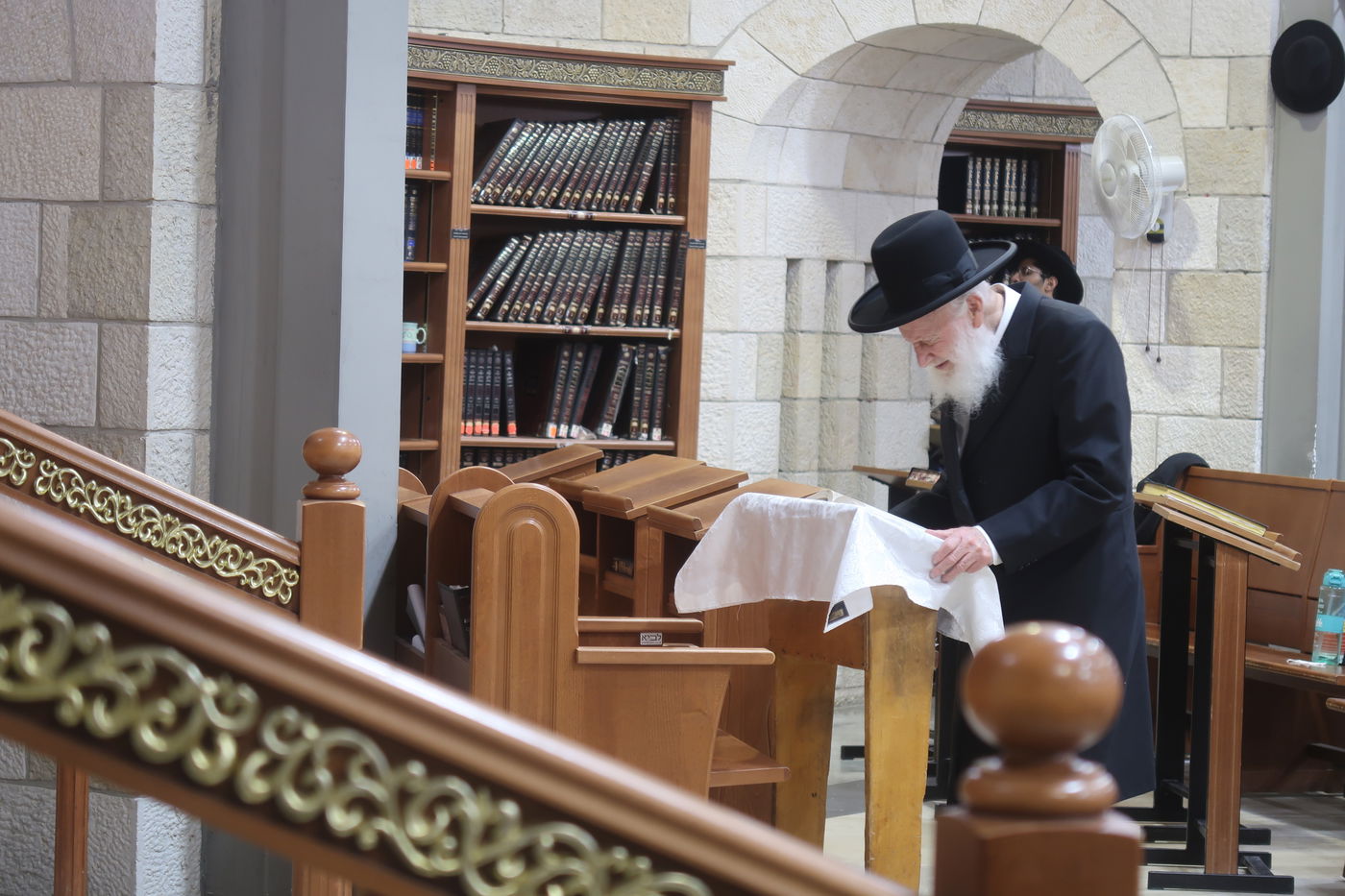  מוצאי שב"ק אצל הגאון רבי שמואל בצלאל