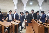  מוצאי שב"ק אצל הגאון רבי שמואל בצלאל