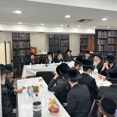 האדמו"ר מקוזמיר בטיש משותף עם האדמו"ר ממודז'יץ פלעטבוש