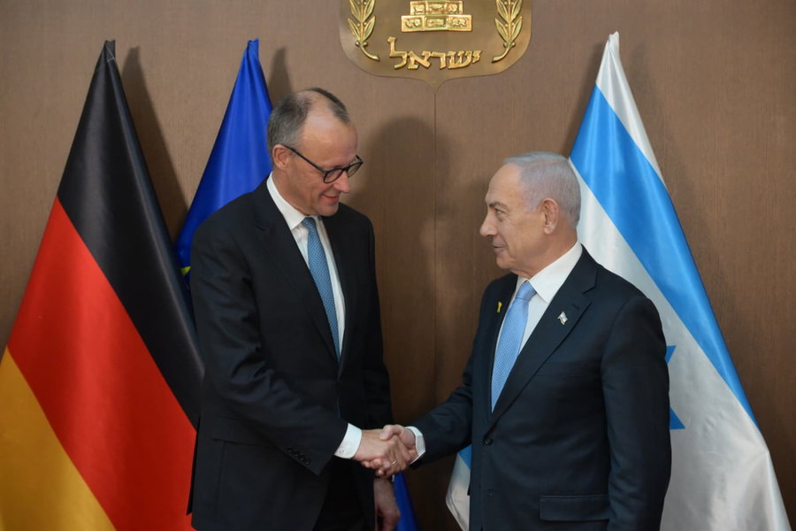 נתניהו נשאל אם יפרוש מהחיים הפוליטיים בתמורה לחנינה; כך הגיב