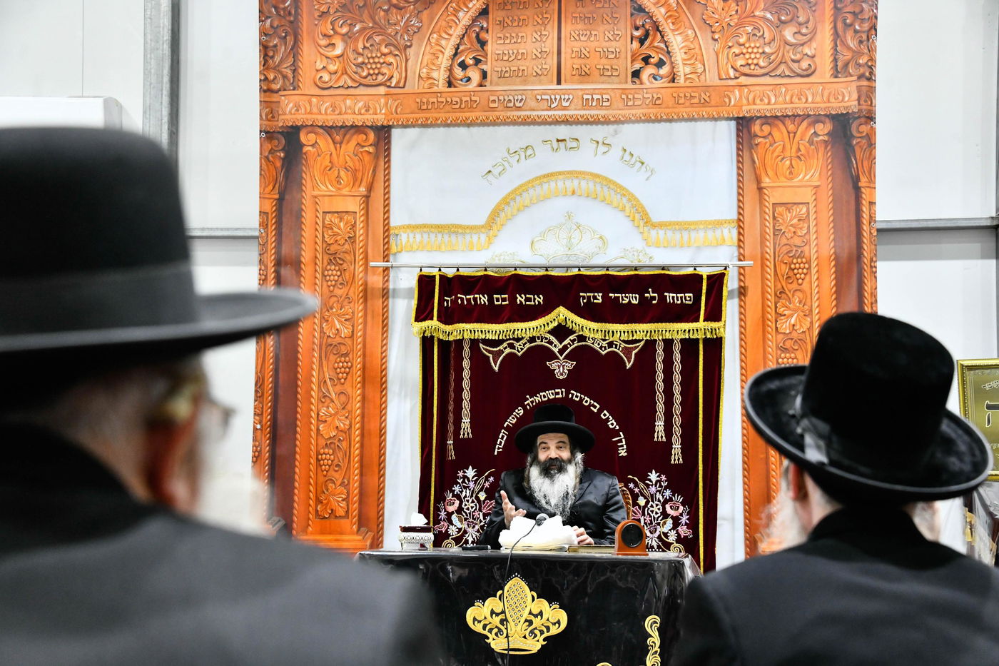 האדמו"ר מזוטשקא בשיחת הכנה לחנוכה