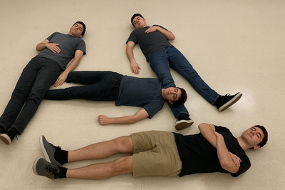 תלמידים צעירים יוצרים צורה. הצורה איננה צלב קרס