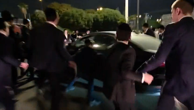 תיעוד מחריד: הרכב עובר ליד המפגינים ולפתע מאיץ - ודורס בחור ישיבה