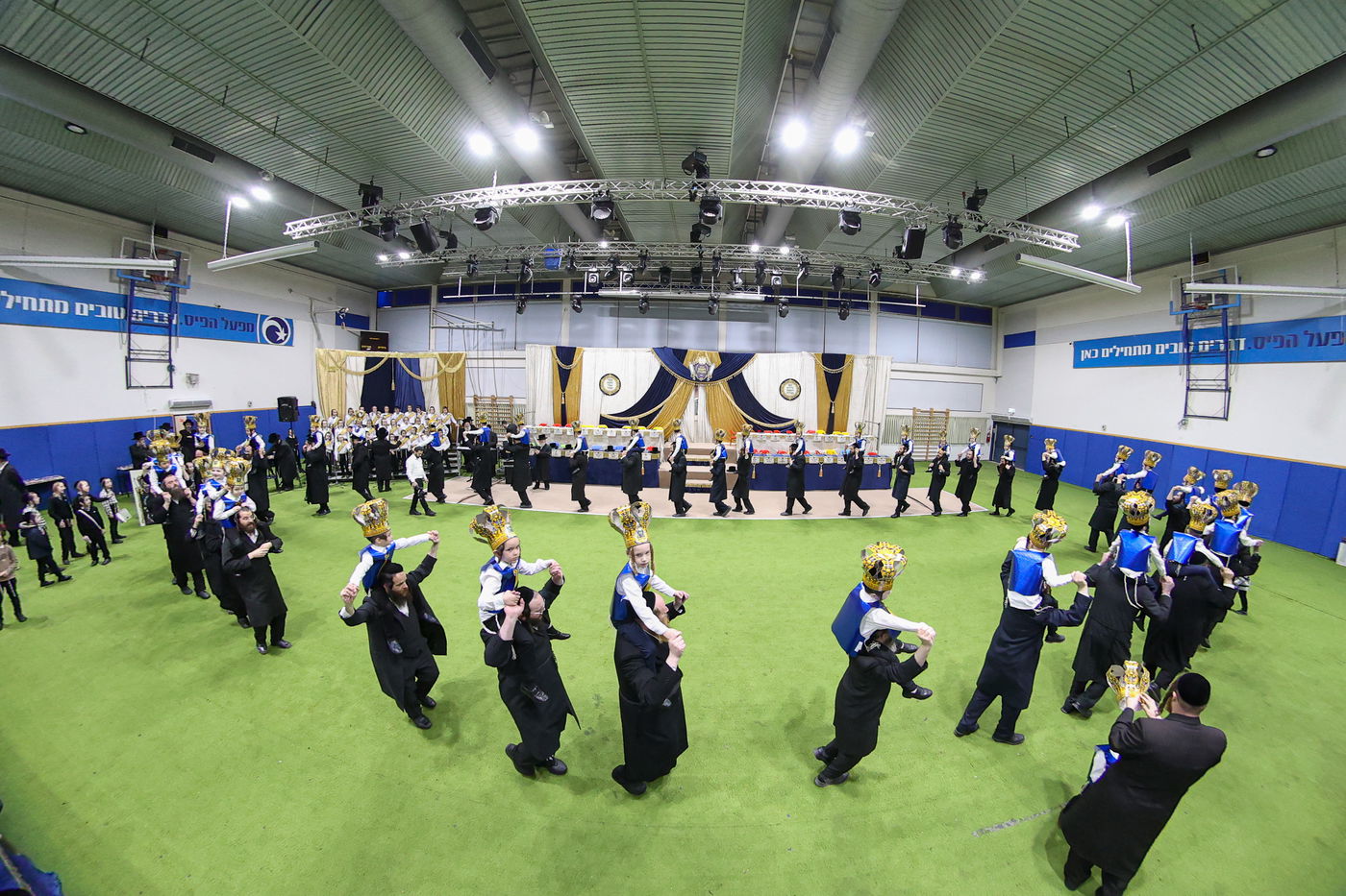 חומש סעודה בתלמוד תורה צאנז בני ברק