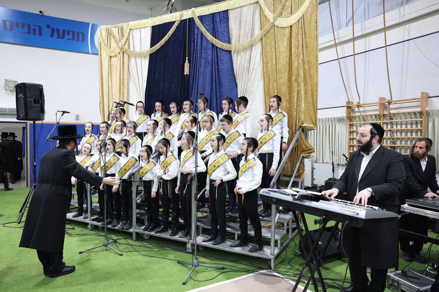 חומש סעודה בתלמוד תורה צאנז בני ברק