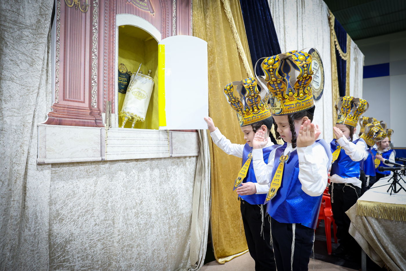 חומש סעודה בתלמוד תורה צאנז בני ברק