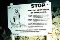 השלט בכניסה לעמק הנשרים בפלורידה