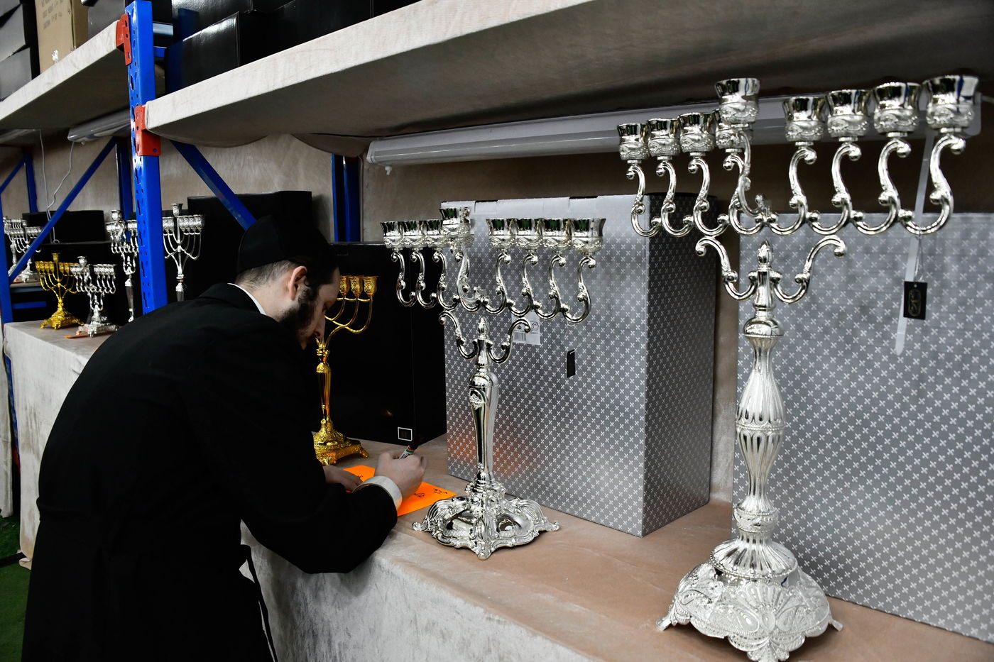 אווירת ערב חנוכה בב"ב