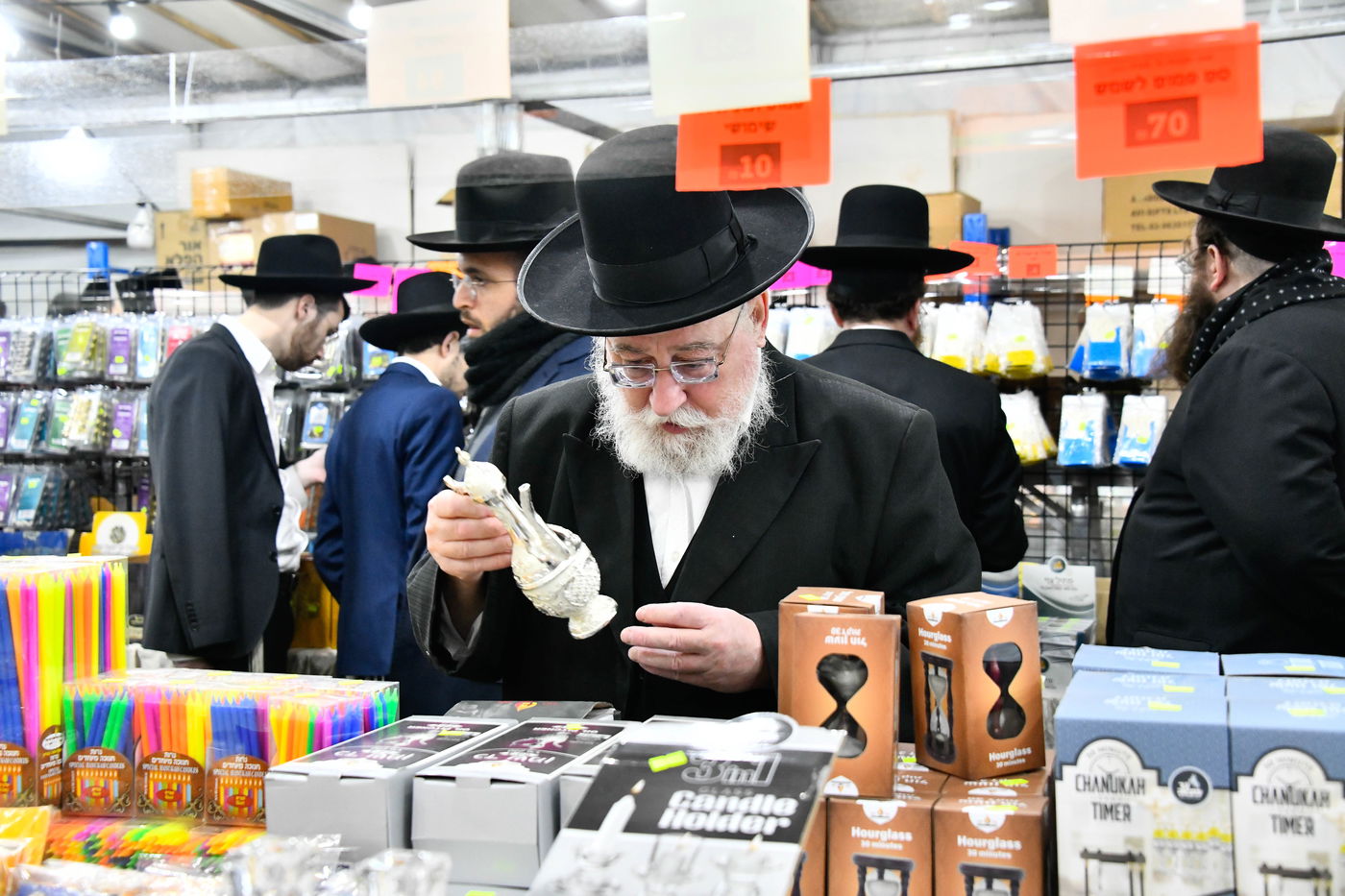 אווירת ערב חנוכה בב"ב