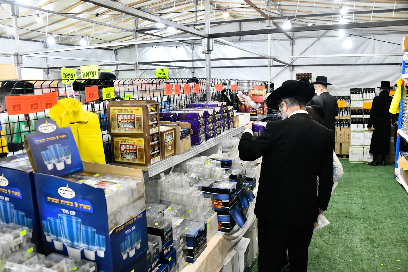 אווירת ערב חנוכה בב"ב