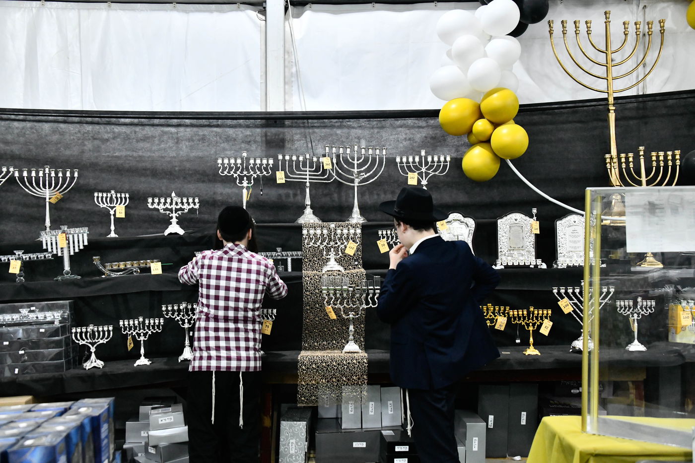 אווירת ערב חנוכה בב"ב