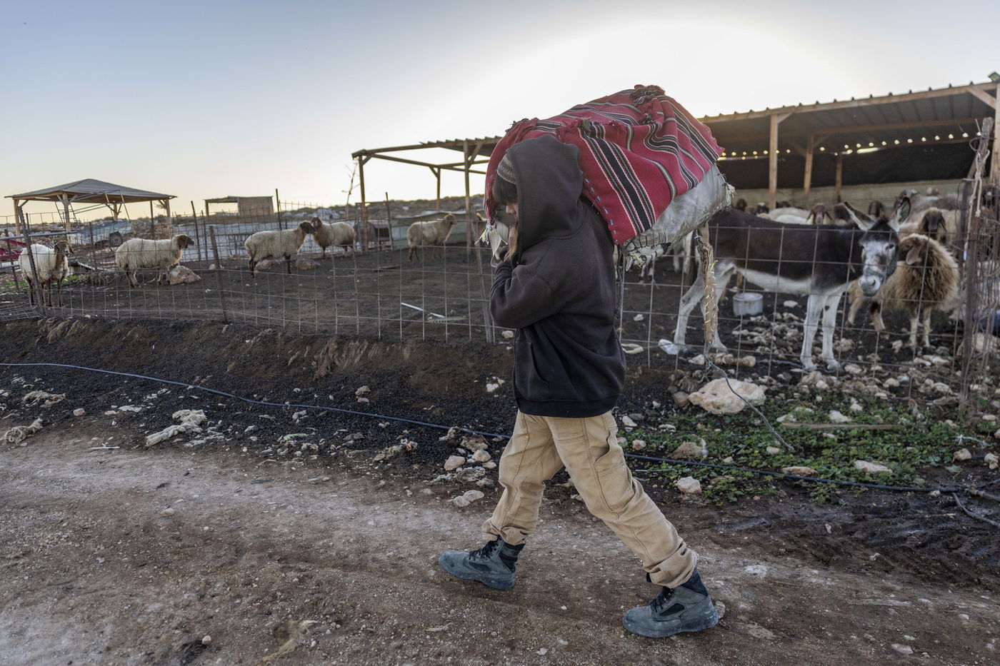 מטה בנימין, אתמול 