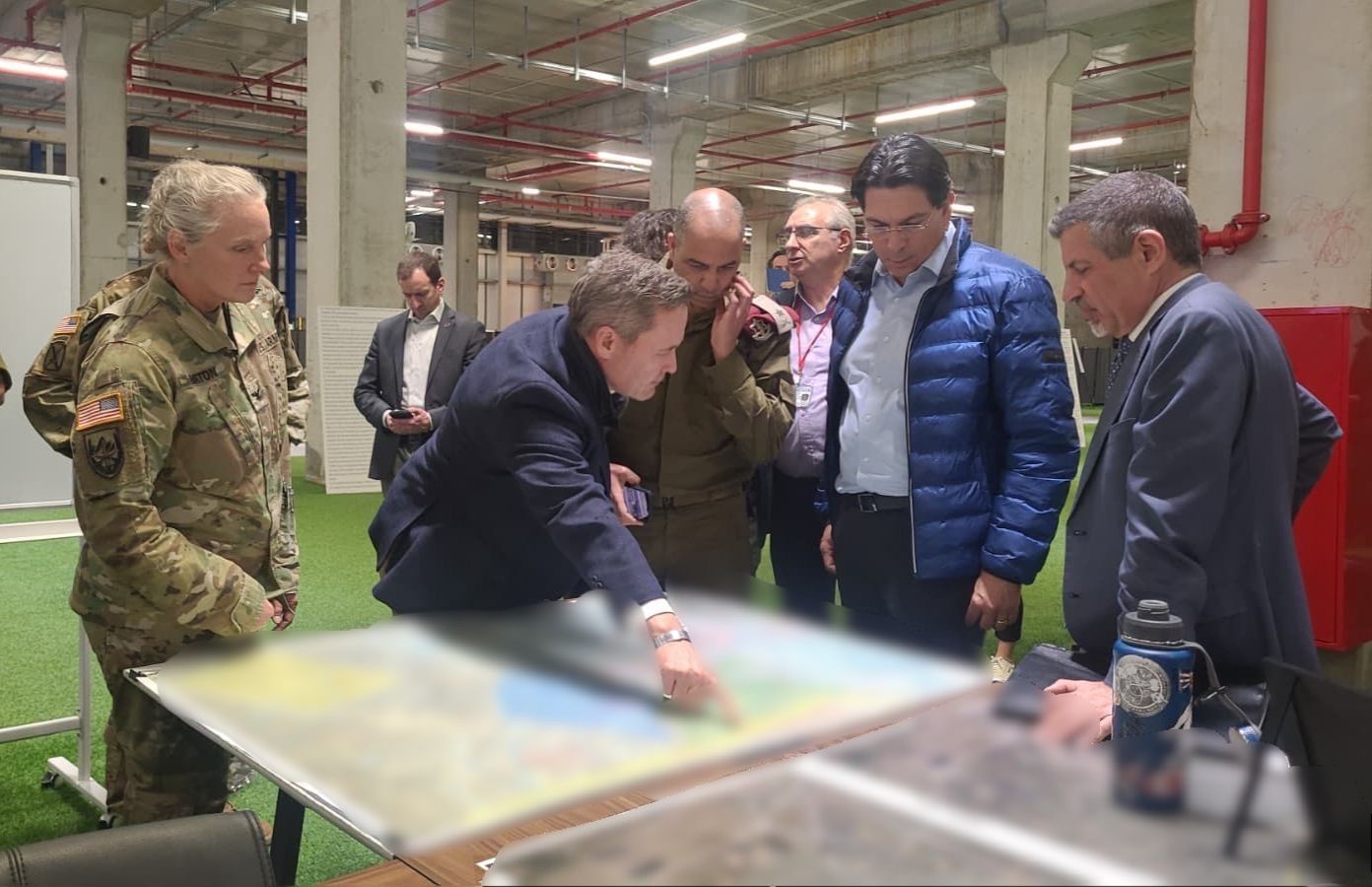 אחרי סערת ההאזנות: השגריר דנון הגיע למפקדה ופגש חיילים אמריקנים | כך זה נראה