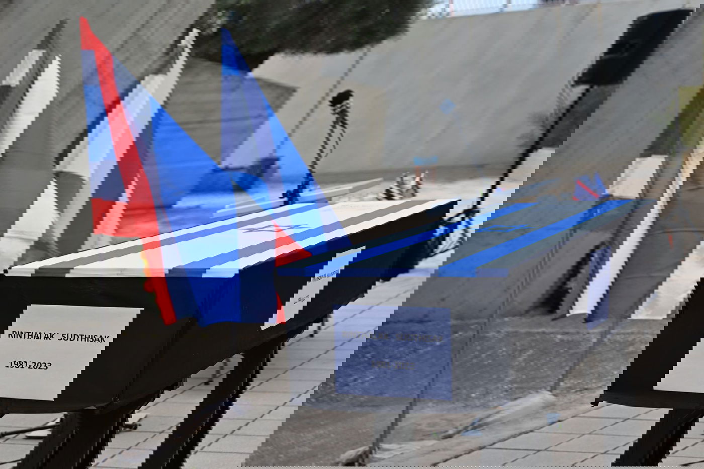 נפרדים מסותטיסאק רינטלאק