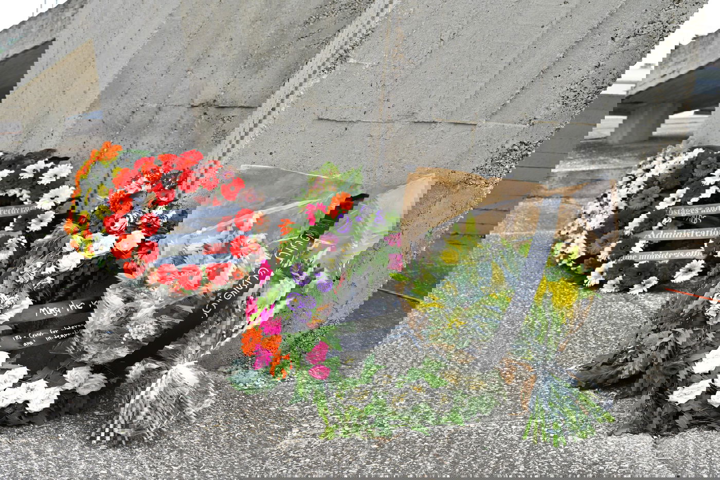 נפרדים מסותטיסאק רינטלאק