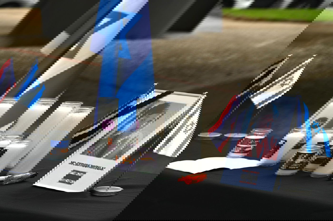 נפרדים מסותטיסאק רינטלאק