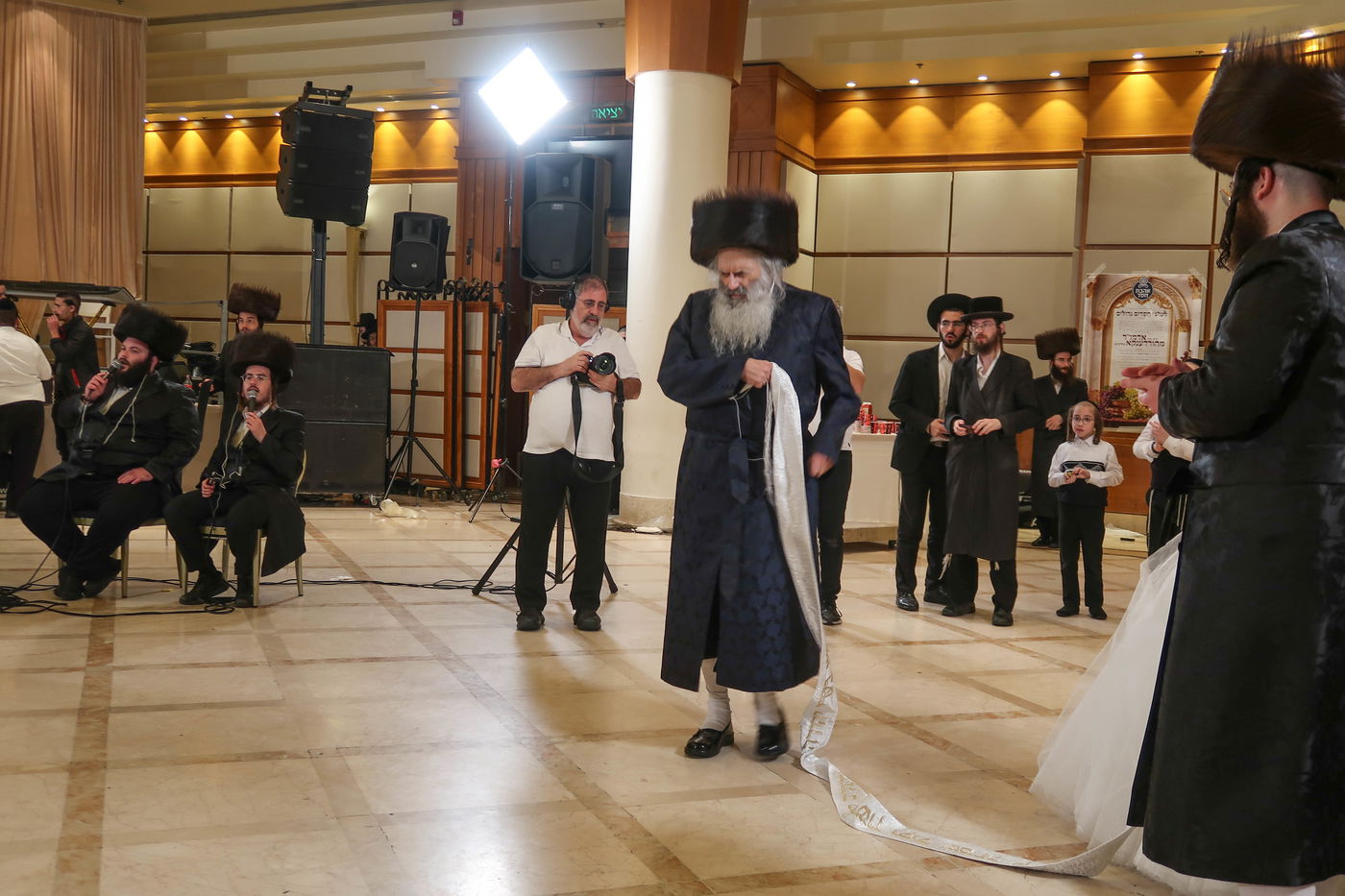 החיד"א וייס בריקוד במצווה טאנץ בשמחה של נכדו