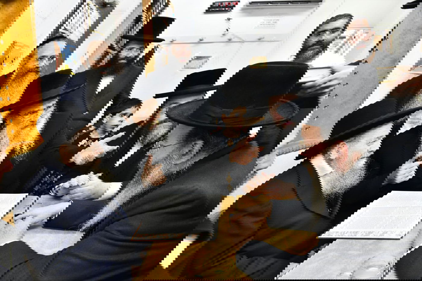 האדמו"ר מאשלג בביקור אצל הגר"ד בצרי