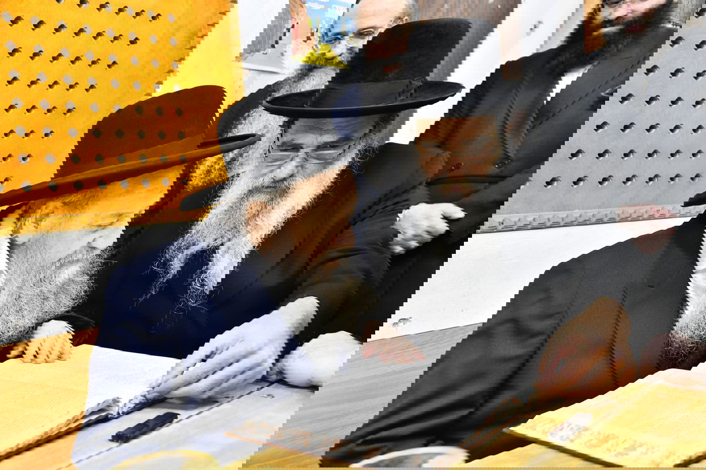 האדמו"ר מאשלג בביקור אצל הגר"ד בצרי