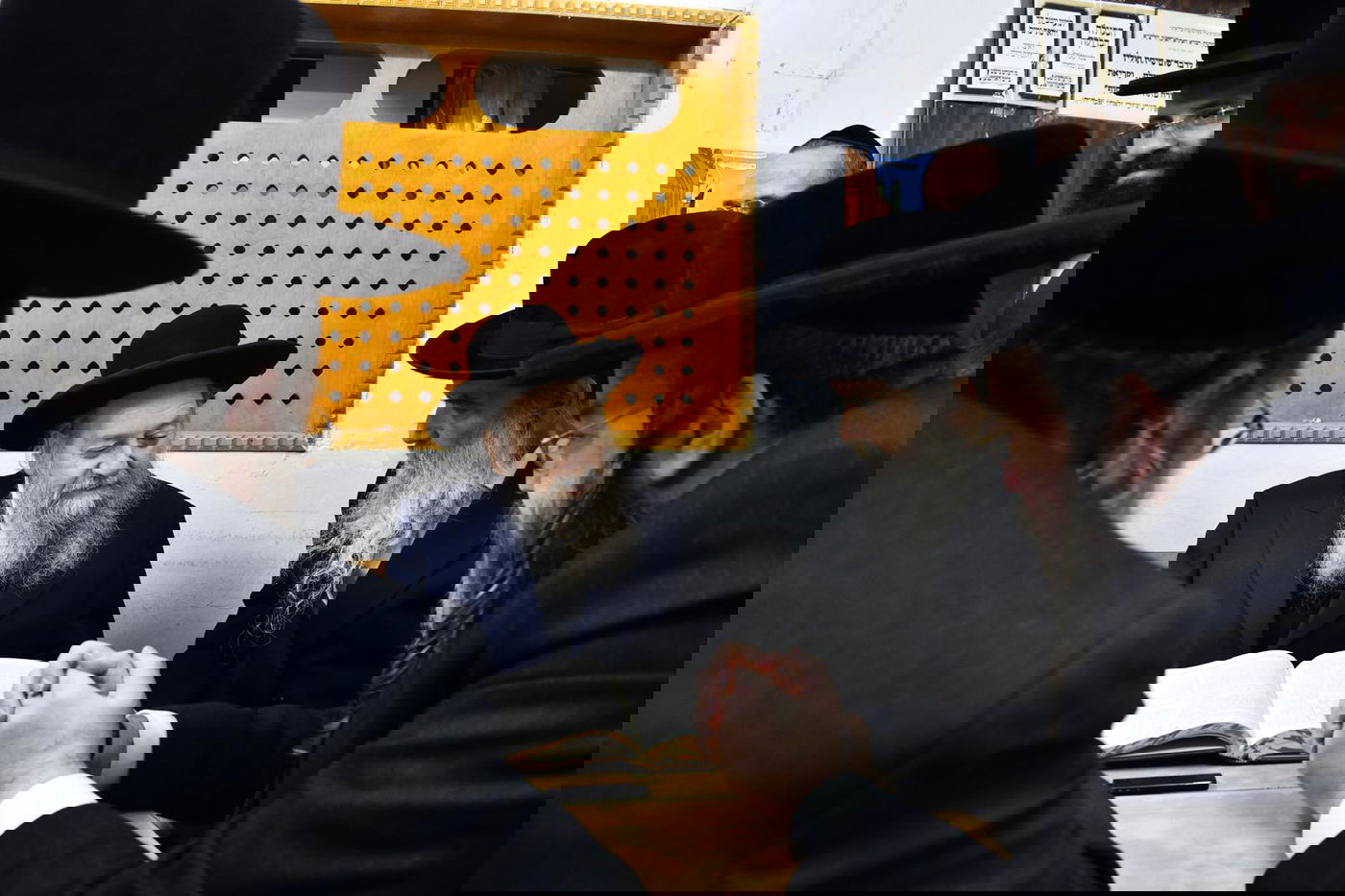 האדמו"ר מאשלג בביקור אצל הגר"ד בצרי