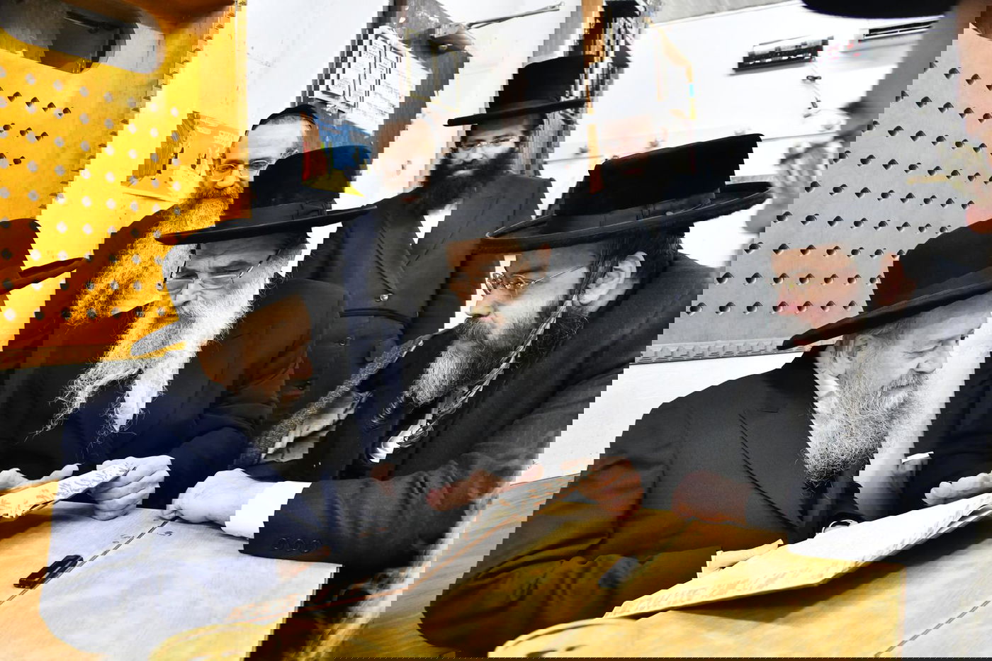 האדמו"ר מאשלג בביקור אצל הגר"ד בצרי