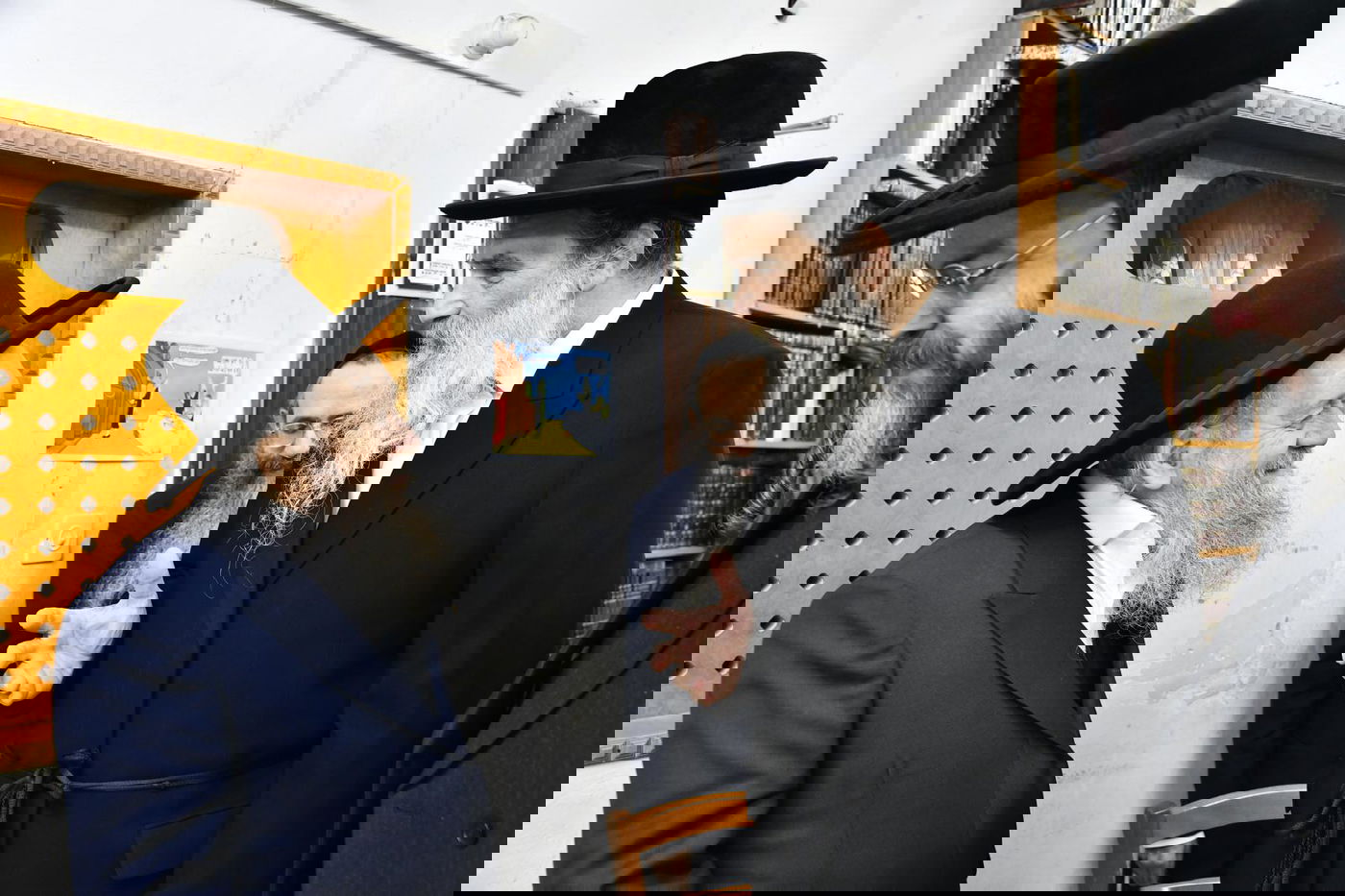 האדמו"ר מאשלג בביקור אצל הגר"ד בצרי