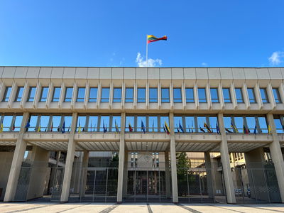 בניין הפרלמנט בליטא, אילוסטרציה