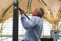 שר הבריאות מבצע את עליות מתח