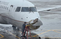 אאוץ': משאית חול החליקה בשטח השדה ו'קרעה' את חרטום המטוס