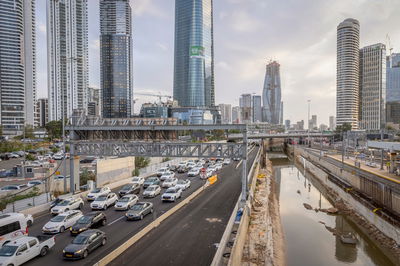 נתיבי איילון, הבוקר