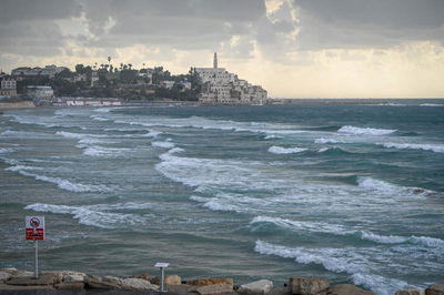 'ביירון' מתקרבת לחוף תל אביב