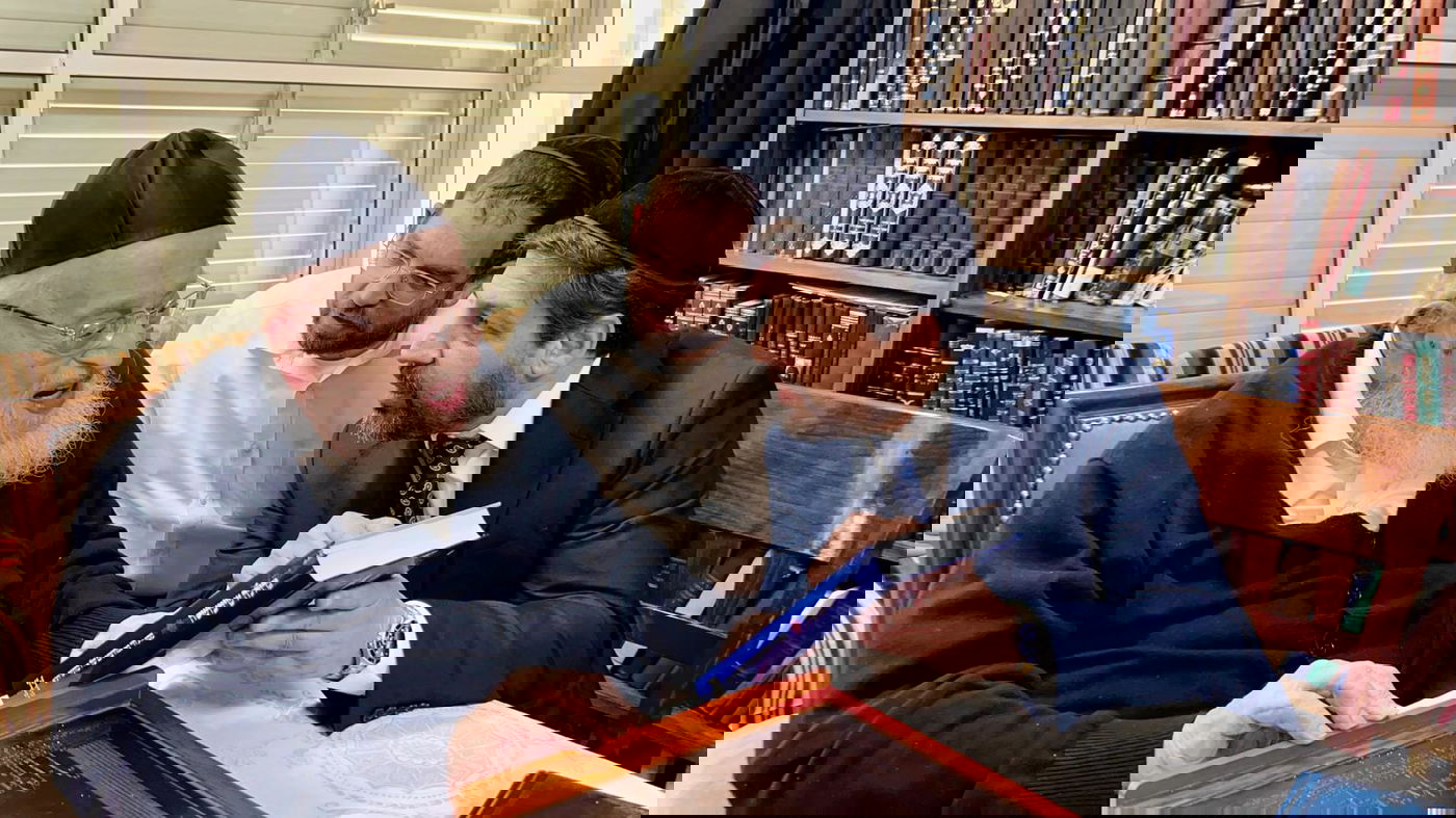 רב הסלבס במעונו של הגרמ"צ ברגמן