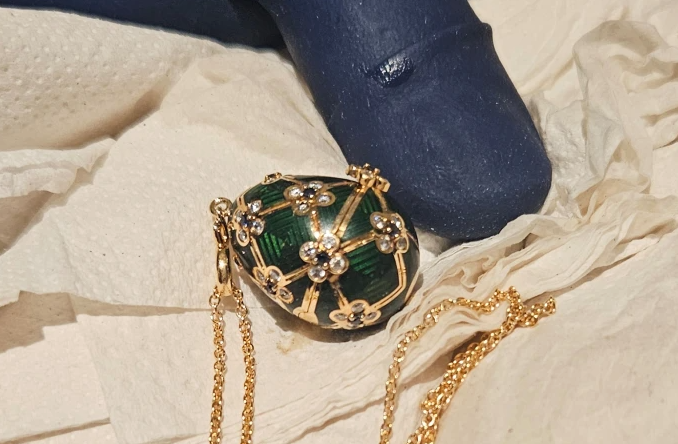 התכשיט הגנוב