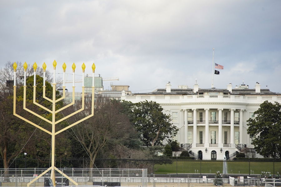 החנוכייה בחזית הבית הלבן