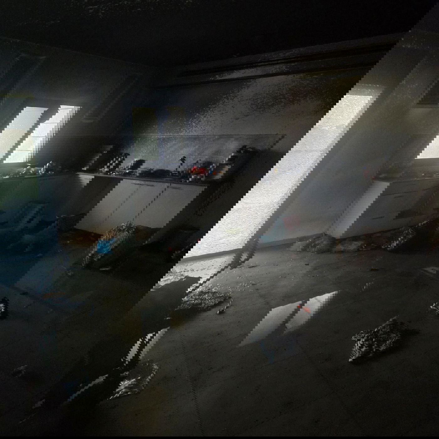 התבלבלו בתאריך? חנוכייה הבעירה את הבית, כונני חירום פרצו פנימה