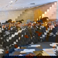 הרב הראשי רבי קלמן בר עם הנבחנים