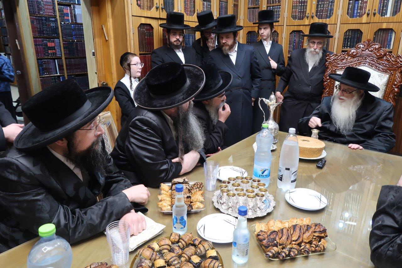 שמחת אירוסי נכדת האדמו"ר מצאנז