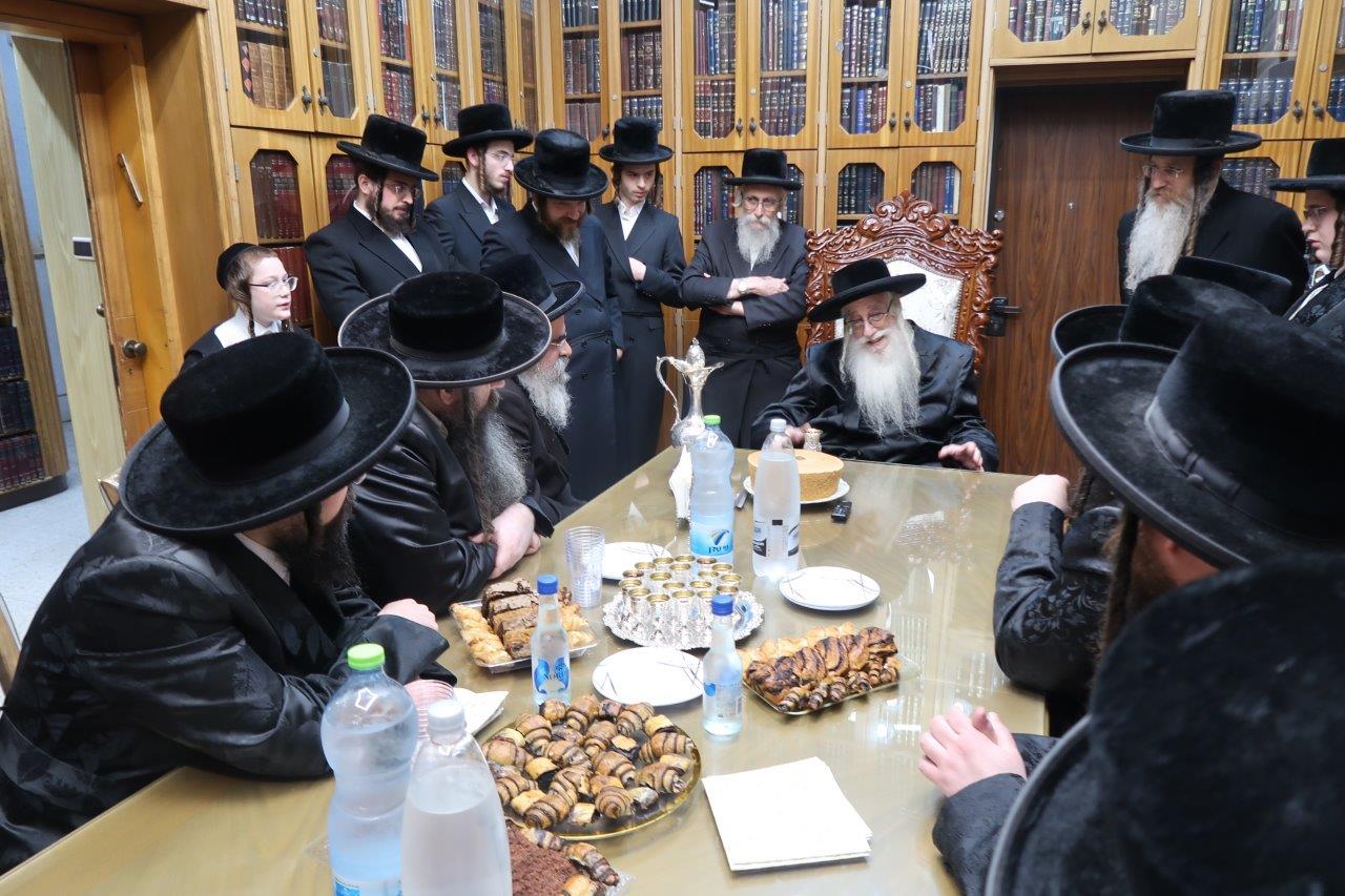 שמחת אירוסי נכדת האדמו"ר מצאנז